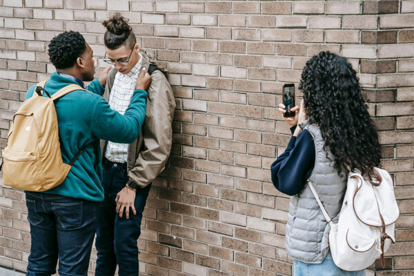 educación base eliminar bullying